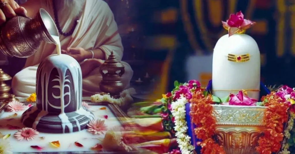 శ్రావణ మాసం 2025లో శివునికి పూజ చేస్తున్న భక్తులు